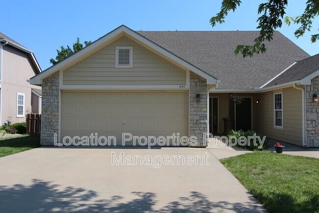 property at 944 N Field Stone Dr