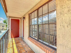 21032 Voyager Blvd, Unit 21032 VOYAGER unit 8 in Land O Lakes, FL - Foto de edificio - Building Photo