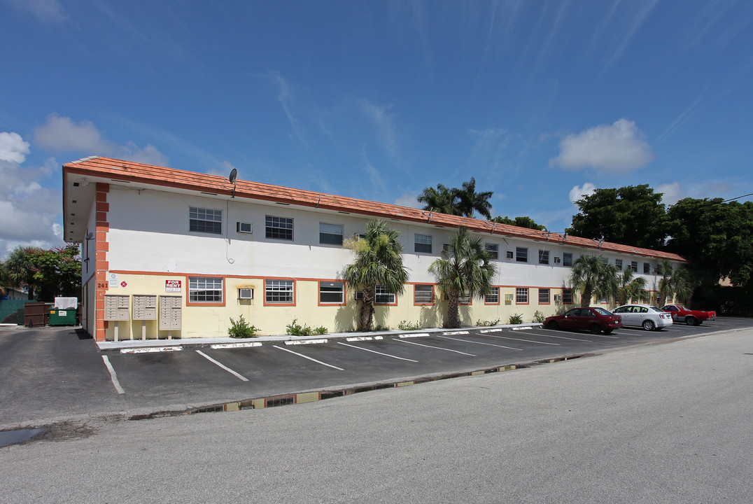 Morning Calm Apartments in Pompano Beach, FL - Building Photo