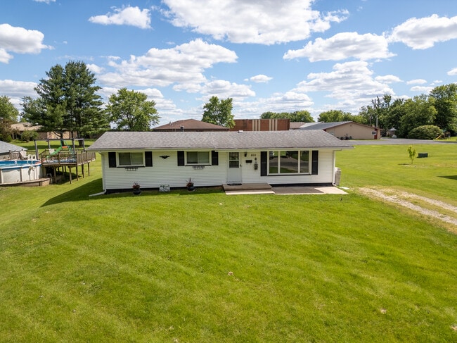 property at 810 W Jackson St