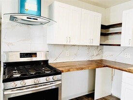 1122 Elaine Dr in Forest Park, GA - Building Photo