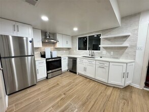 10002 Knoboak Dr in Houston, TX - Building Photo - Building Photo