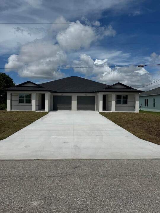 7229 David Blvd in Port Charlotte, FL - Building Photo