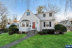 524 N Monroe St in Ridgewood, NJ - Building Photo