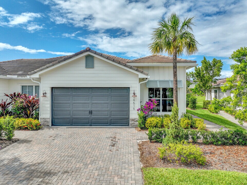 19515 Weathervane Way in Westlake, FL - Building Photo