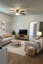 217 Carys Ln in Pensacola, FL - Building Photo