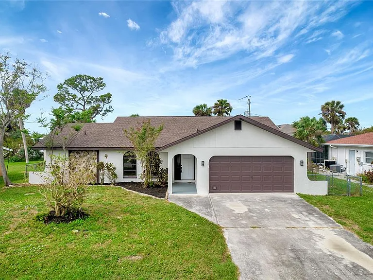 4501 Harrington St in Port Charlotte, FL - Building Photo