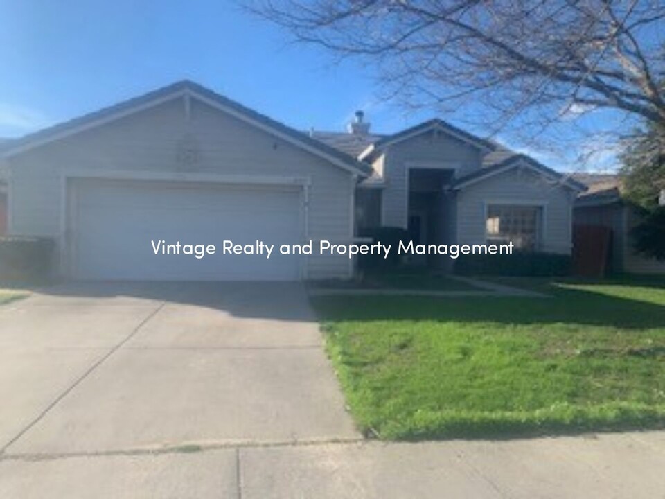 4717 Edgebrook Ave in Stockton, CA - Building Photo