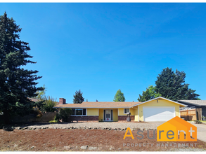 875 Twin Pines Cir in Ashland, OR - Building Photo - Building Photo
