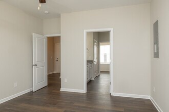 Hamilton Villas in Chattanooga, TN - Building Photo - Interior Photo