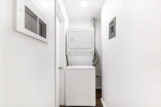 790 N Shattuck Pl, Unit Shattuck in Orange, CA - Foto de edificio - Building Photo