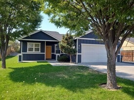 506 Kentucky Dr in Moses Lake, WA - Building Photo