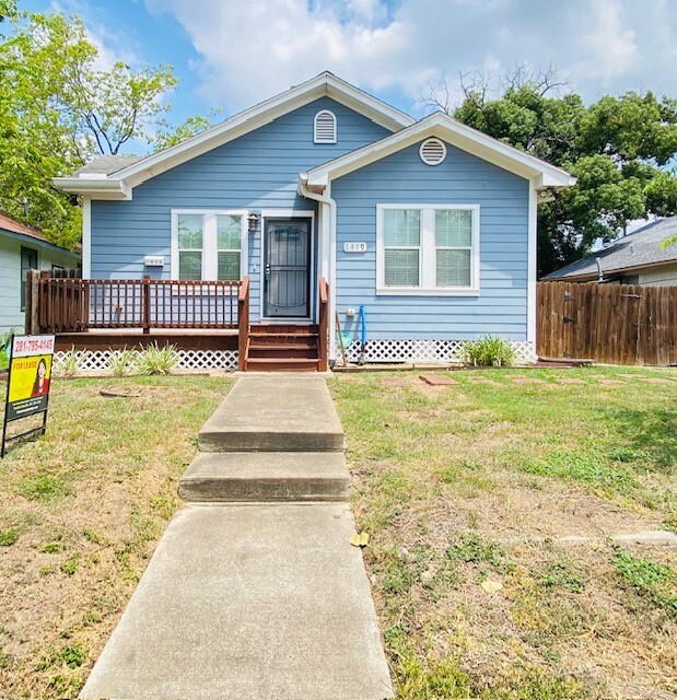property at 1419 Lombardy St