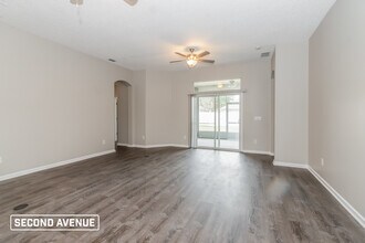 549 Wakemont Dr in Orange Park, FL - Foto de edificio - Building Photo