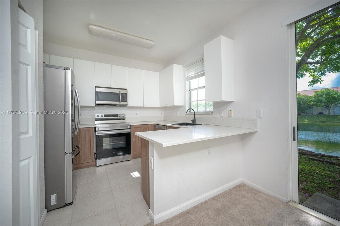 445 NE 21st Ave in Homestead, FL - Building Photo