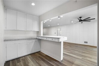 7400 Cozycroft Ave in Los Angeles, CA - Building Photo - Building Photo