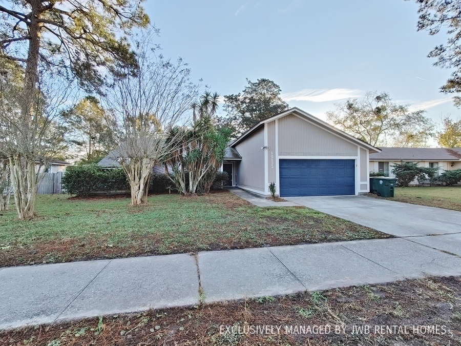 10133 Bear Valley Rd in Jacksonville, FL - Building Photo