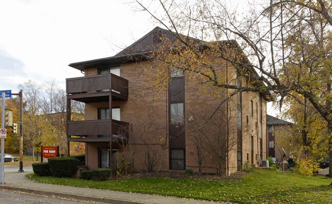 5712-5824 E Liberty Blvd in Pittsburgh, PA - Building Photo - Building Photo