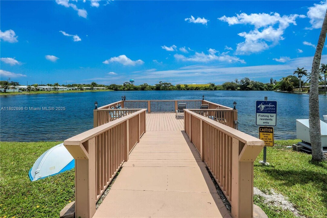 2223 Park Ln in Hollywood, FL - Building Photo