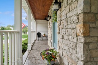 2124 Wicklow Rd in Naperville, IL - Foto de edificio - Building Photo