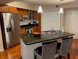 600 S Dixie Hwy, Unit 522 in West Palm Beach, FL - Building Photo