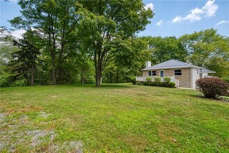 492 Center Grange Rd in Monaca, PA - Building Photo - Building Photo