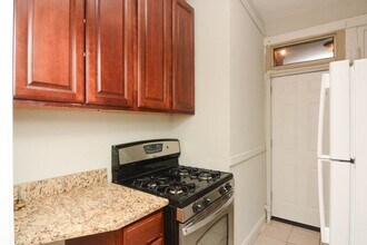 543 W Surf in Chicago, IL - Building Photo - Building Photo