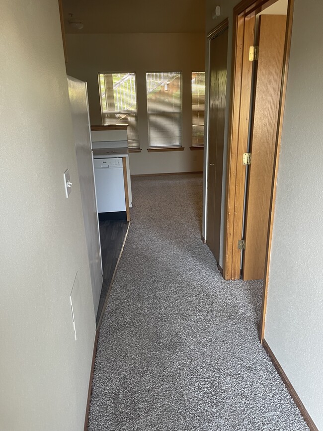 303 Elwood Ct, Unit 101 in Bellingham, WA - Foto de edificio - Building Photo