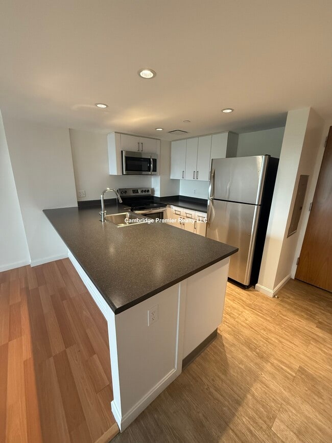 15 West St, Unit 4 in Cambridge, MA - Building Photo - Building Photo