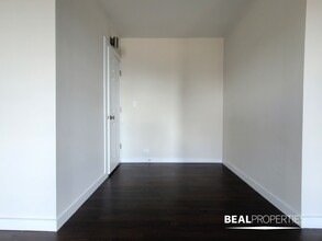 2422 N Kedzie Blvd in Chicago, IL - Building Photo - Building Photo