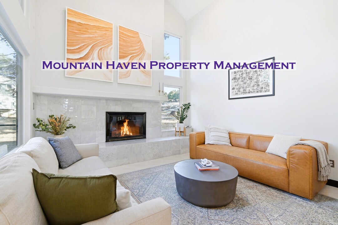 1521 Genesee Ridge Rd in Golden, CO - Building Photo