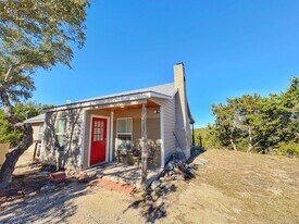 303 Frontier Ln in Bandera, TX - Building Photo