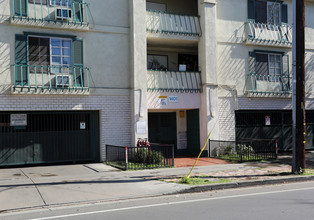 Ross Manor in Santa Ana, CA - Foto de edificio - Building Photo