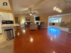 1007 Arthur St in Burkburnett, TX - Foto de edificio - Building Photo