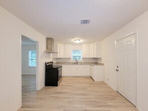 2503 Holly Ave in Pasadena, TX - Building Photo - Building Photo
