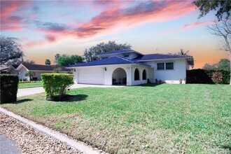 1116 S 1 1/2 St in McAllen, TX - Building Photo - Building Photo