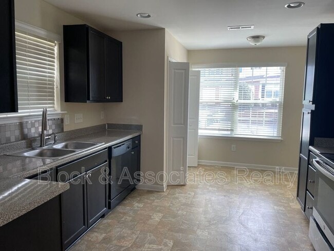 547 Song Sparrow Ln in Greensboro, NC - Building Photo - Building Photo