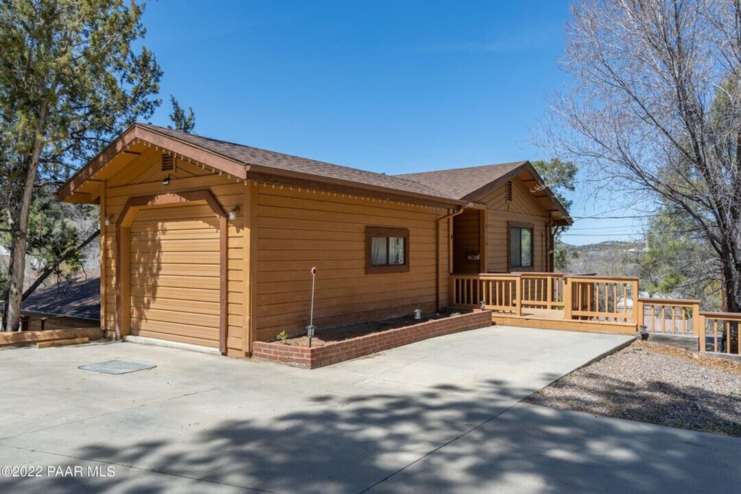 501 Hill Ave in Prescott, AZ - Foto de edificio