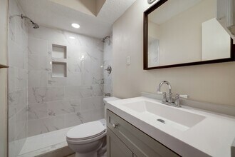 2601 Bellefontaine, Unit A203 in Houston, TX - Building Photo - Building Photo