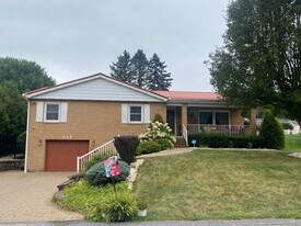 213 Sunapee Dr in Johnstown, PA - Building Photo