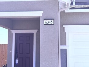 6345 W Hadley Ave in Fresno, CA - Building Photo - Building Photo