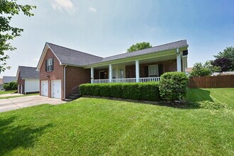 3925 Justene Ct in Clarksville, TN - Foto de edificio - Building Photo