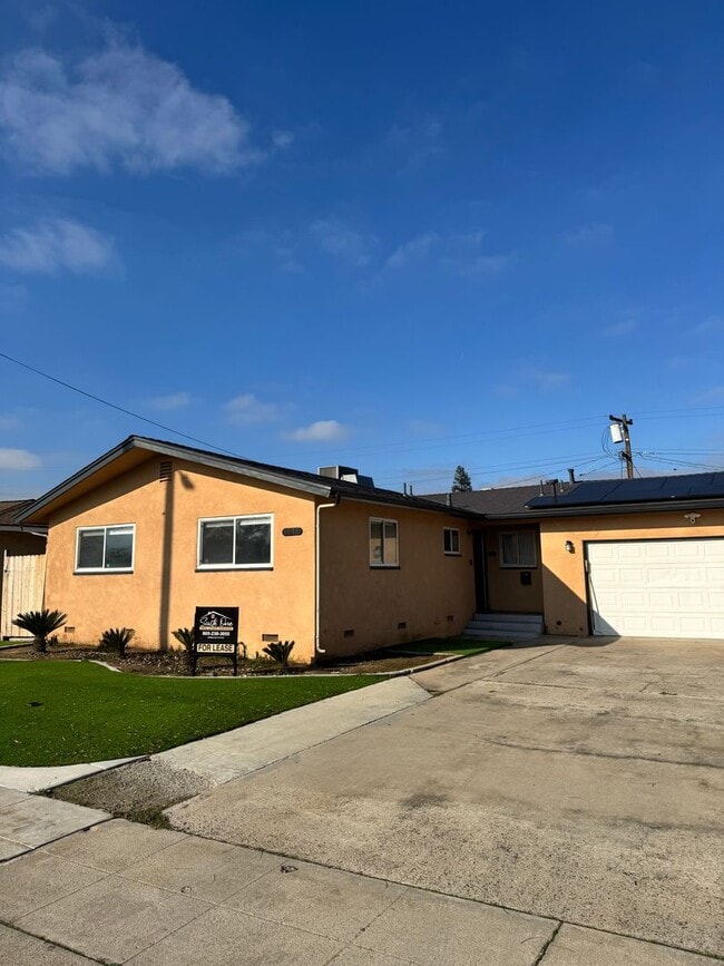 1836 W Michigan Ave in Fresno, CA - Building Photo - Building Photo