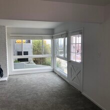 324 Rosecrans Ave in Manhattan Beach, CA - Foto de edificio - Building Photo