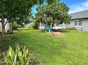 1060 Hosbine St SE in Palm Bay, FL - Building Photo - Building Photo