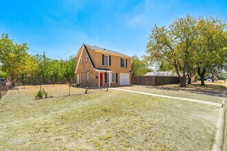 1725 Avenue D, Unit D in Abilene, TX - Foto de edificio - Building Photo