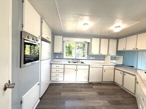 12601 SE Kimsey Rd in Dayton, OR - Building Photo - Building Photo