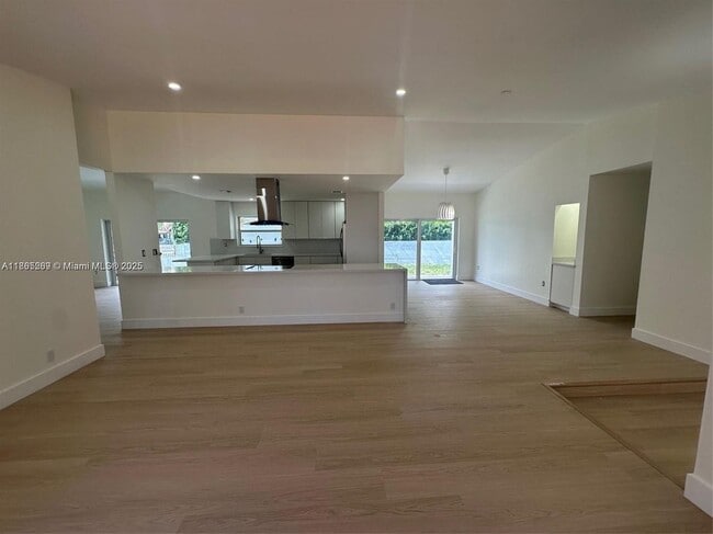 4499 SW 14th St in Miami, FL - Building Photo - Building Photo