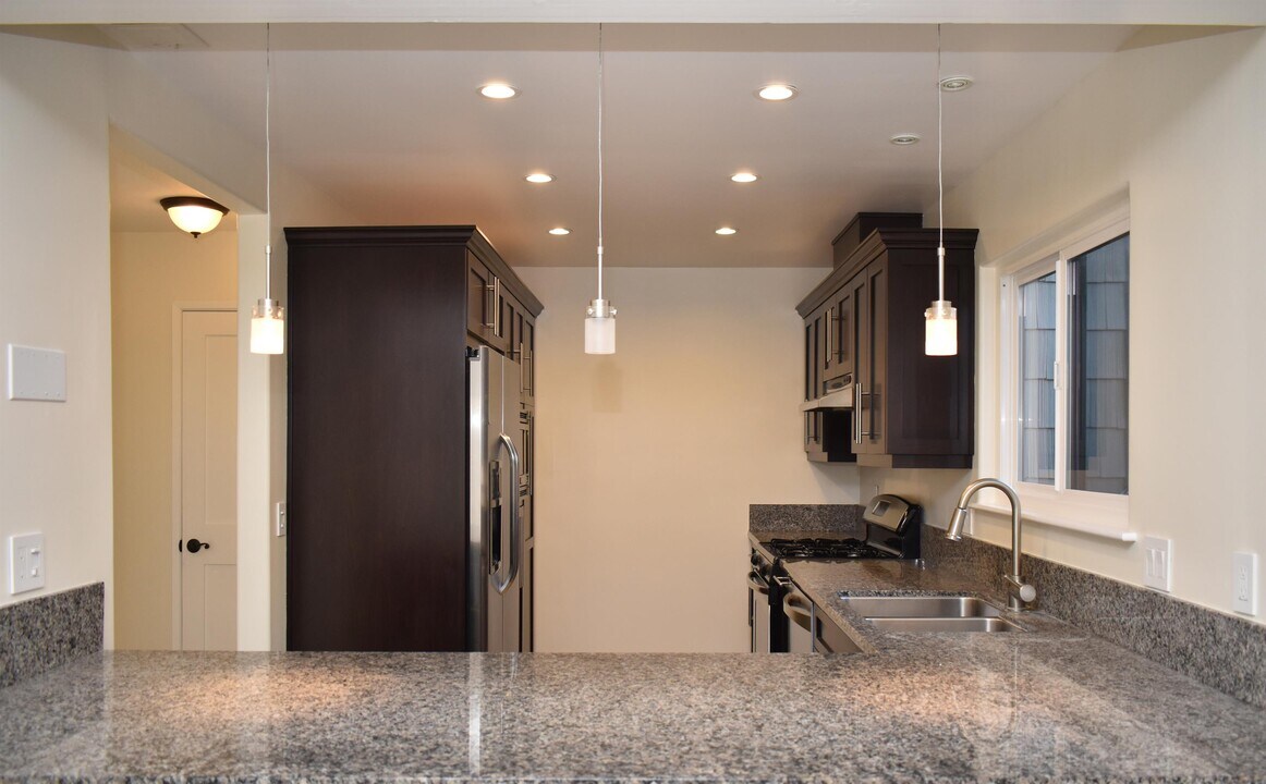 407 W Pedregosa St in Santa Barbara, CA - Building Photo