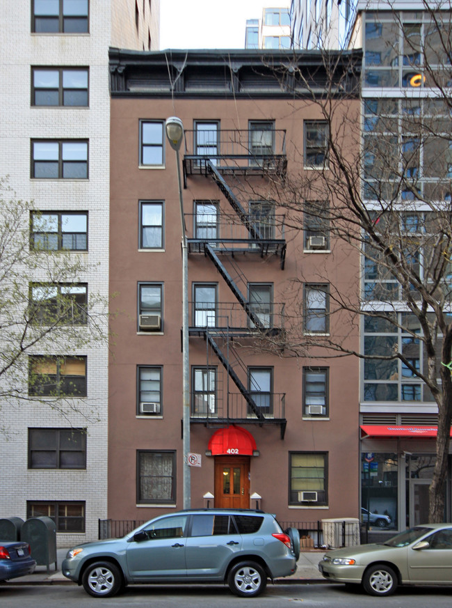 402 E 72nd St in New York, NY - Foto de edificio - Building Photo